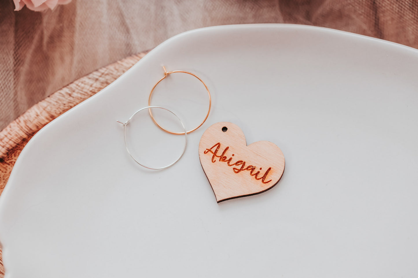 Cute Laser Cut Wedding Name Place Card Wine Glass Charm, Personalized Wedding Party Laser Cut Name Wine Glass Charm Guest Name Cutout