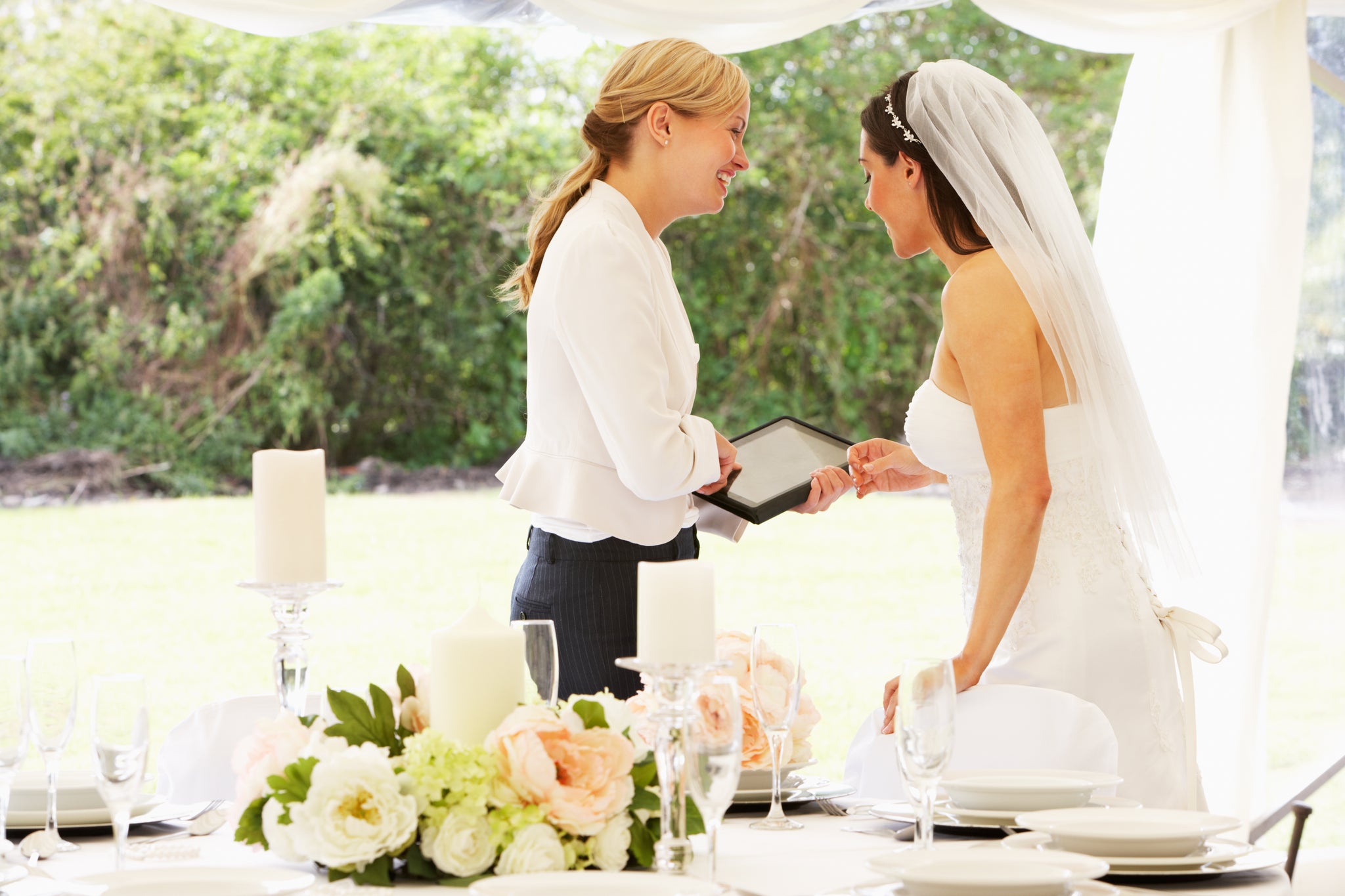 Pros and Cons of Hiring A Wedding Planner