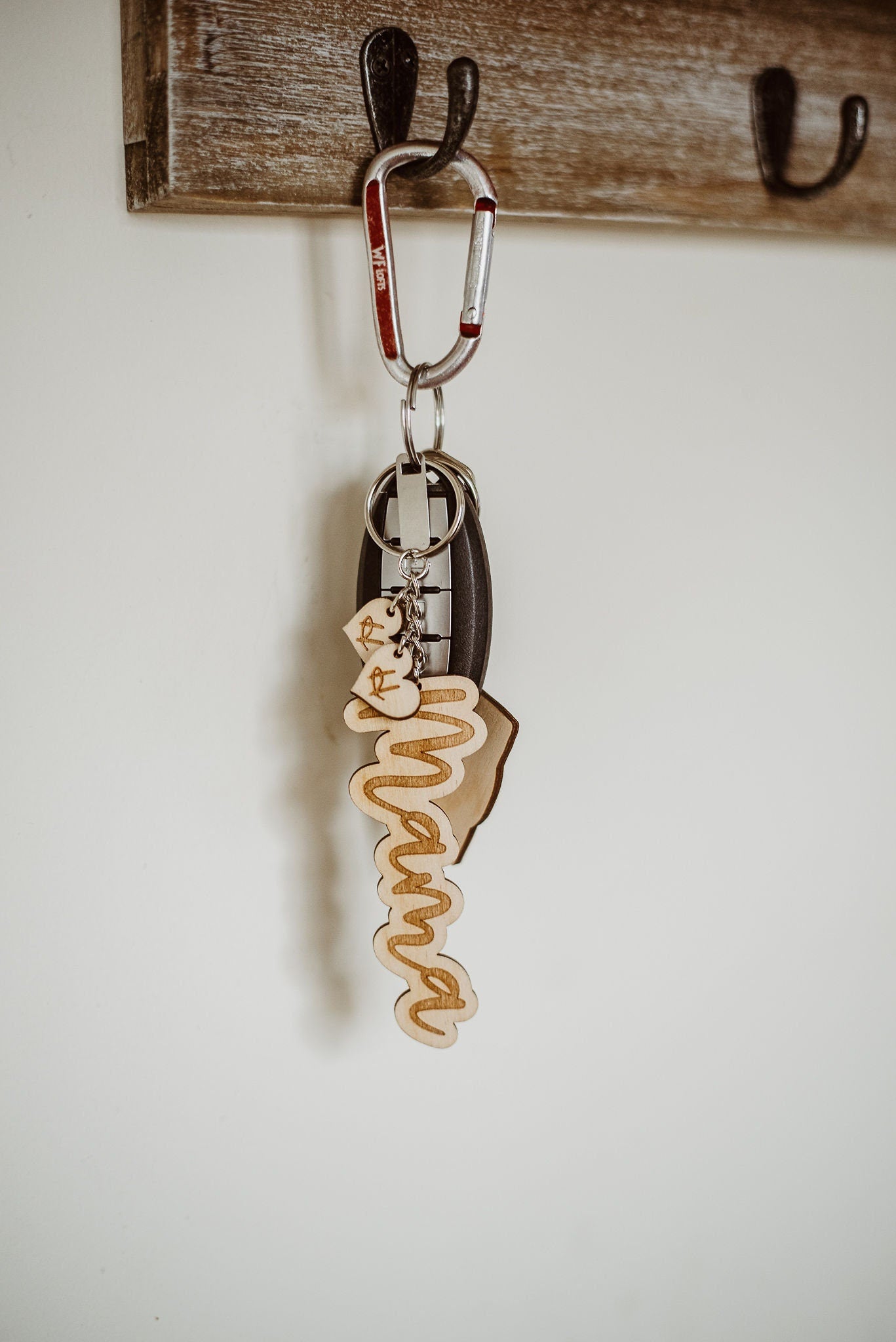 Wooden Mama Keychain With Heart Initial Charms Gift For Mom, Mothers Day Gift For Mum Personalized Keychain