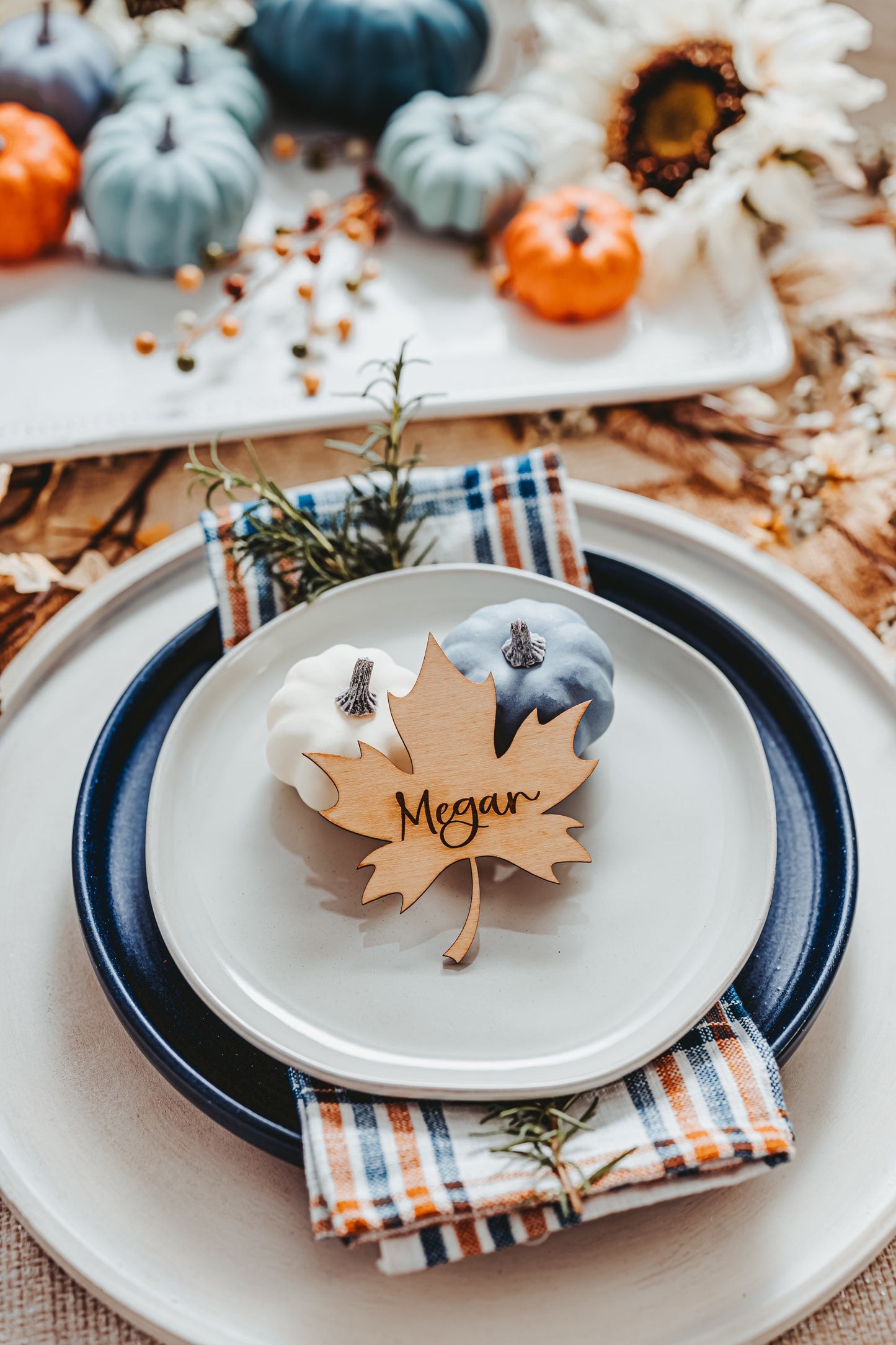 Maple Leaf Name Place Card For Friendsgiving Table Decor, Fall Leaf Name Plate Thanksgiving Table Scape