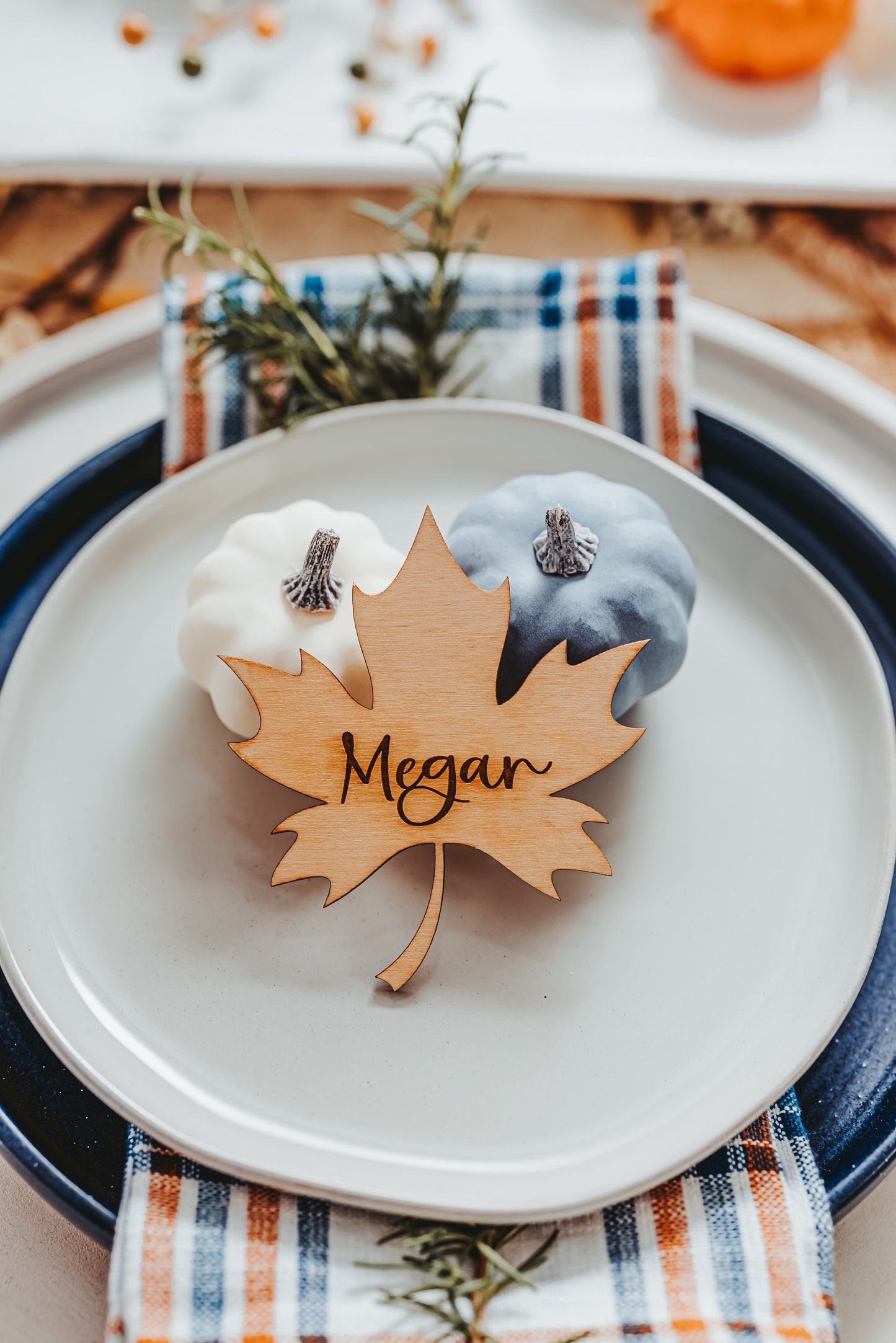 Maple Leaf Name Place Card For Friendsgiving Table Decor, Fall Leaf Name Plate Thanksgiving Table Scape