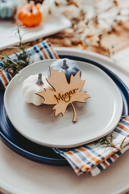 Maple Leaf Name Place Card For Friendsgiving Table Decor, Fall Leaf Name Plate Thanksgiving Table Scape