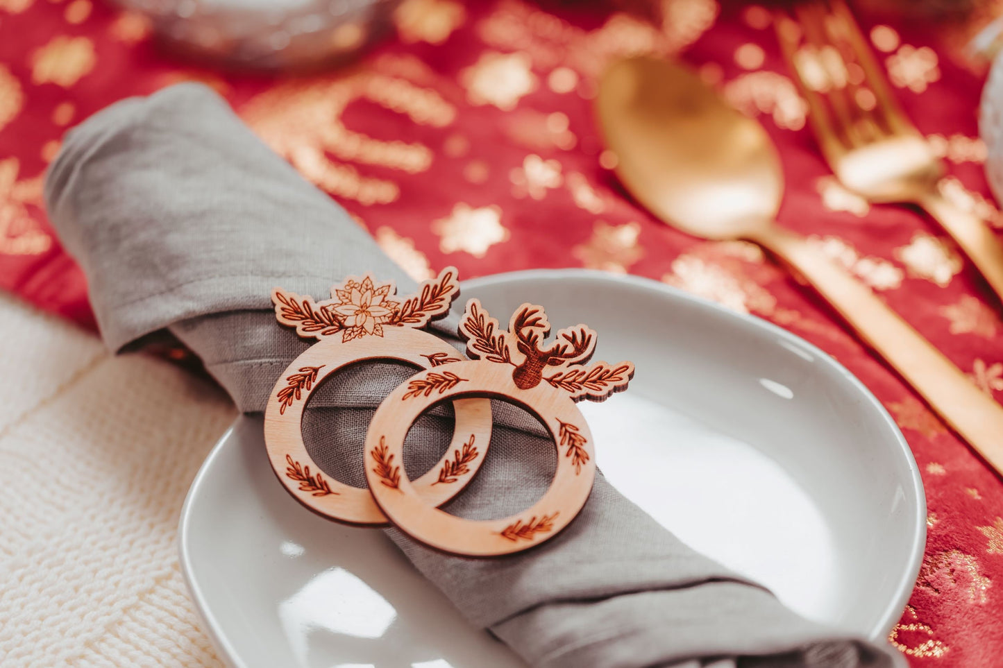 Cute Christmas Poinsettia Or Deer Head Wooden Napkin Ring Holders Table Decor, Wooden Napkin Holders Rings For Christmas Day Dinner