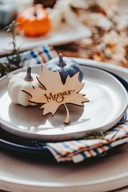 Maple Leaf Name Place Card For Friendsgiving Table Decor, Fall Leaf Name Plate Thanksgiving Table Scape