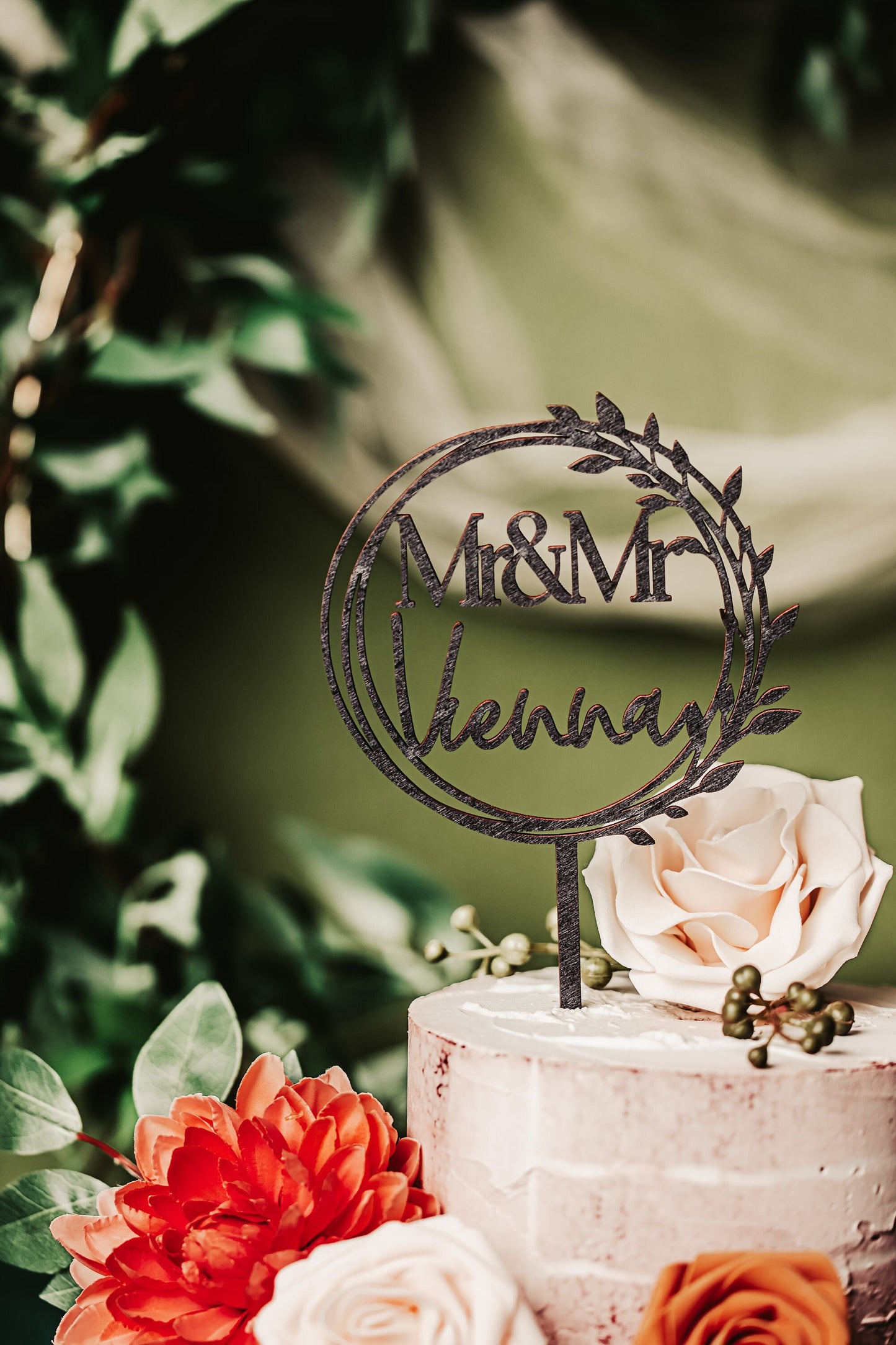 Custom Last Name Personalized Circle Wooden Western Wedding Cake Topper Rustic Gold Silver Rose Gold Black Anniversary Name Circle Topper