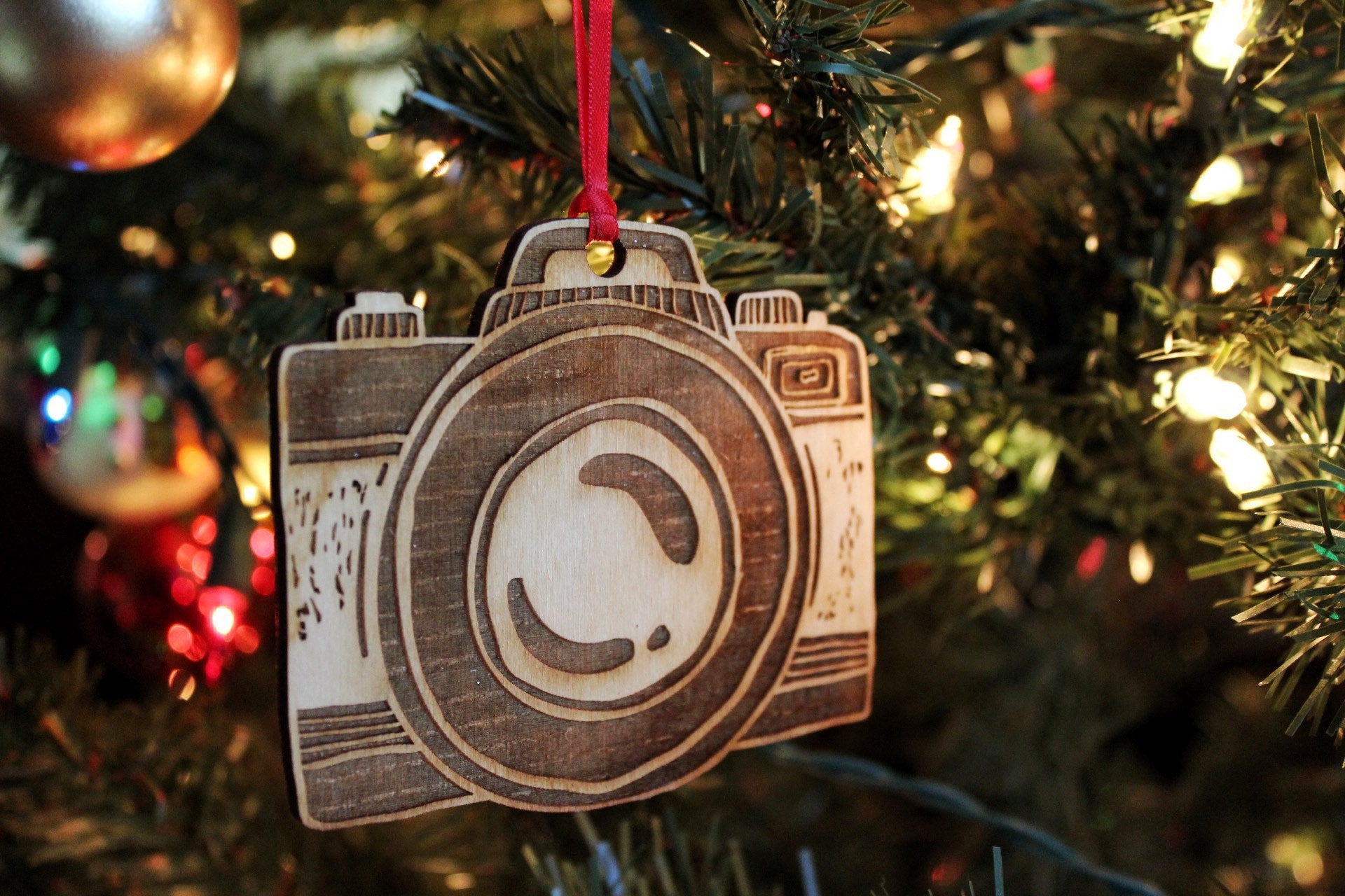 Vintage Camera Wooden Christmas Ornament Decoration For Photographers, Cute Engraved Rustic Camera Holiday Decor Gift