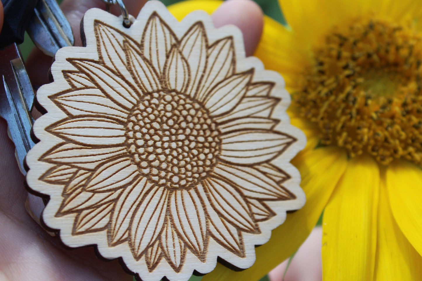 Cute Sunflower Wooden Keychain Gift For Her, Cute Natural Wood Sunflower Sustainable Garden Gift For Her