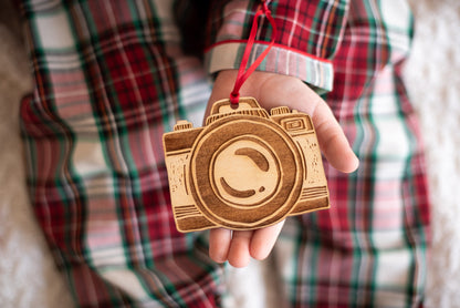 Vintage Nostalgic Camera Wooden Christmas Ornament Decoration For Photographers, Cute Nostalgia Engraved Rustic Camera Holiday Decor Gift