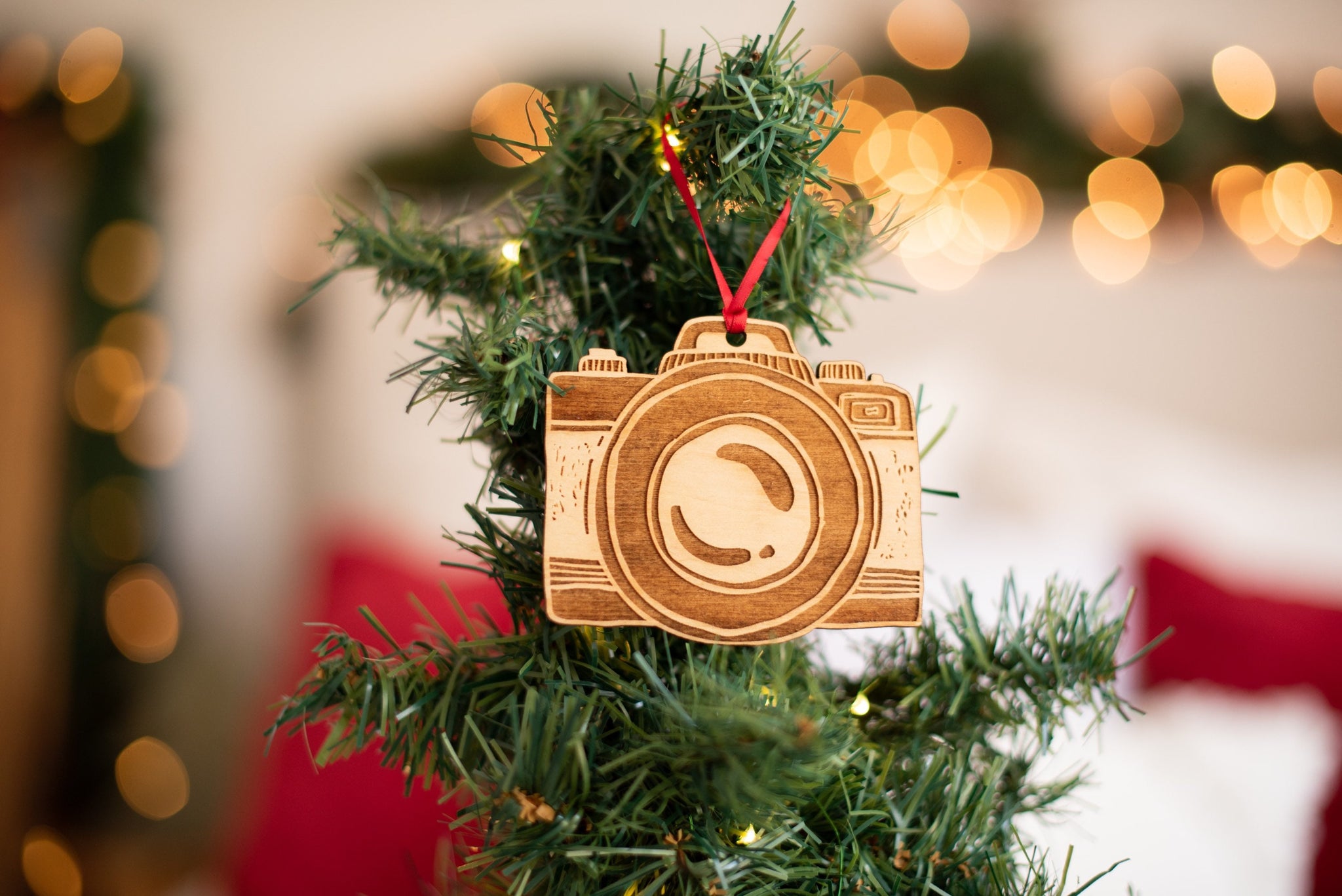 Vintage Nostalgic Camera Wooden Christmas Ornament Decoration For Photographers, Cute Nostalgia Engraved Rustic Camera Holiday Decor Gift