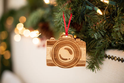 Vintage Nostalgic Camera Wooden Christmas Ornament Decoration For Photographers, Cute Nostalgia Engraved Rustic Camera Holiday Decor Gift