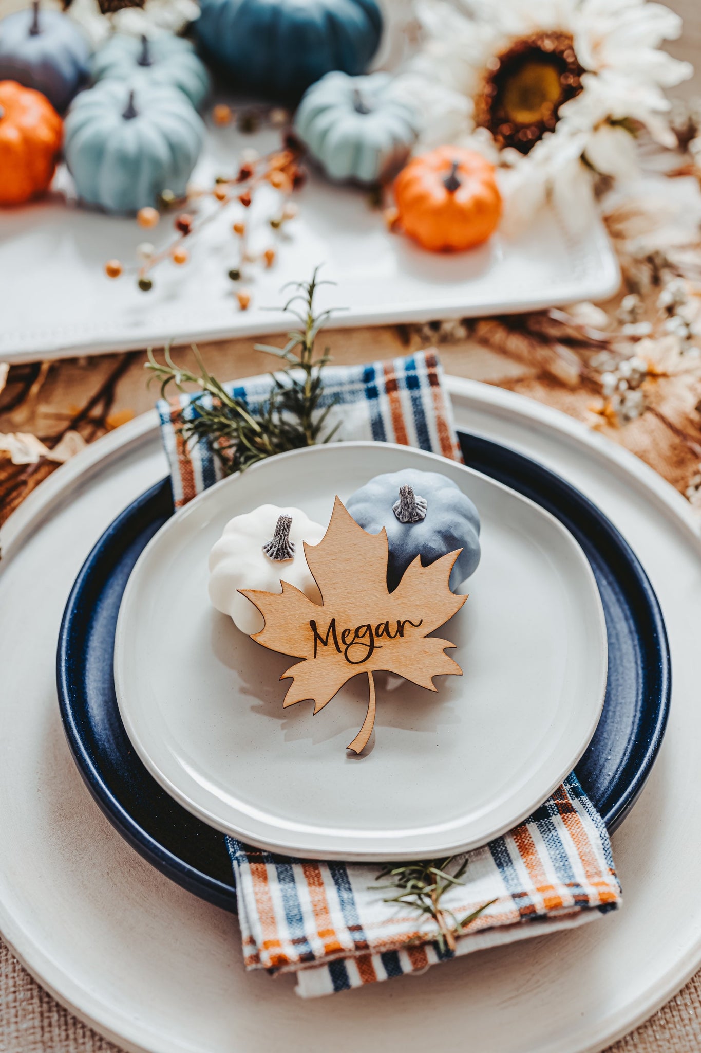Maple Leaf Name Place Card For Friendsgiving Table Decor, Fall Leaf Name Plate Thanksgiving Table Scape