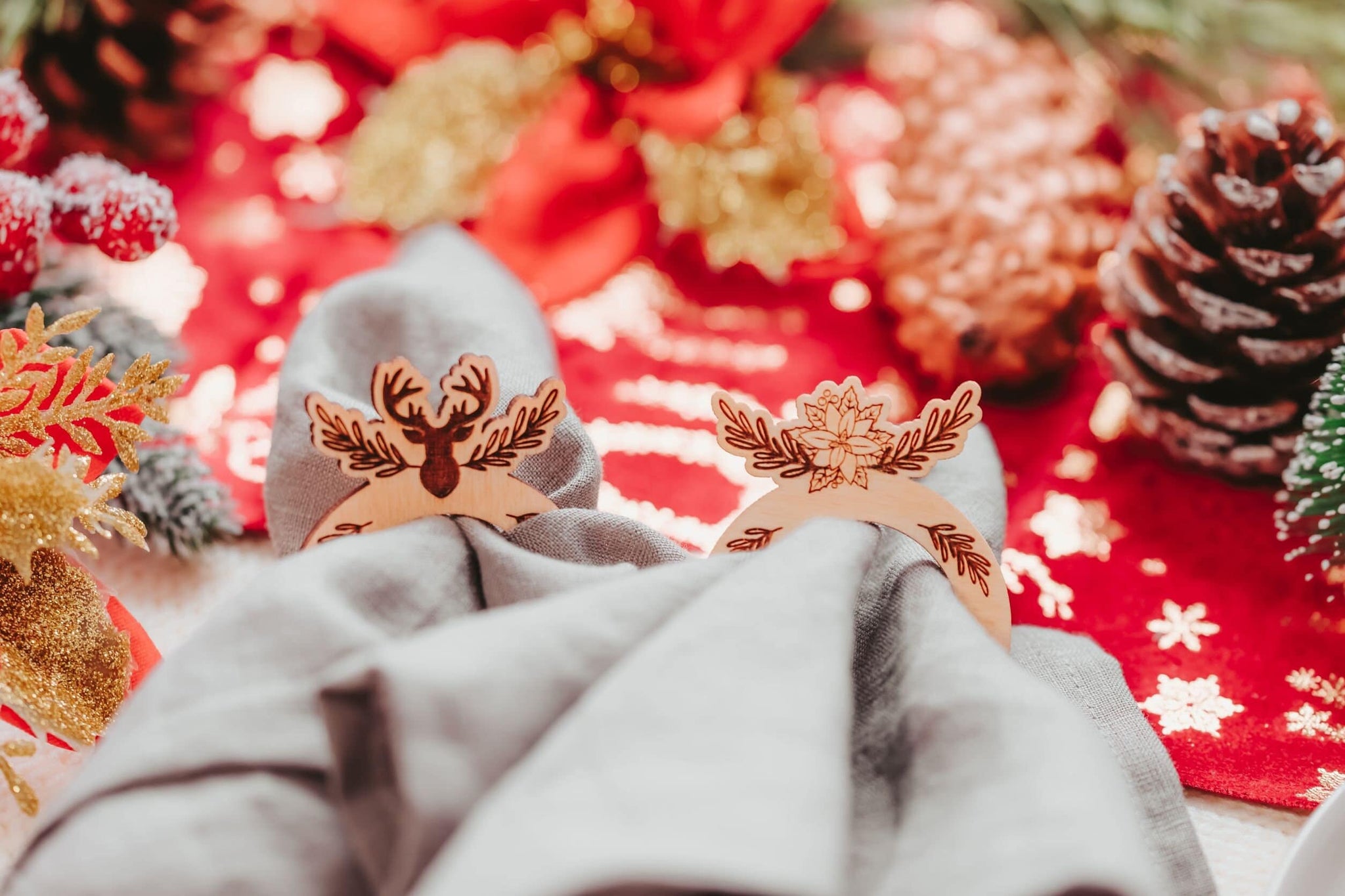 Cute Christmas Poinsettia Or Deer Head Wooden Napkin Ring Holders Table Decor, Wooden Napkin Holders Rings For Christmas Day Dinner